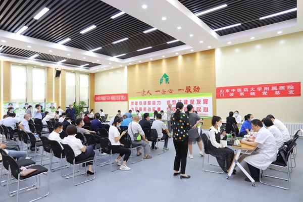 黨建引領(lǐng)聚合力，結(jié)對共建促發(fā)展  為民服務(wù)辦實(shí)事，惠民義診暖民心——山東中醫(yī)藥大學(xué)附屬醫(yī)院門診管理服務(wù)黨支部和管理公司機(jī)關(guān)黨支部舉行黨建共建協(xié)議簽約儀式